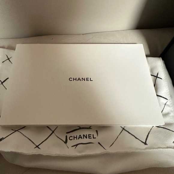 Authentic Chanel 255 - Picture 11 of 12